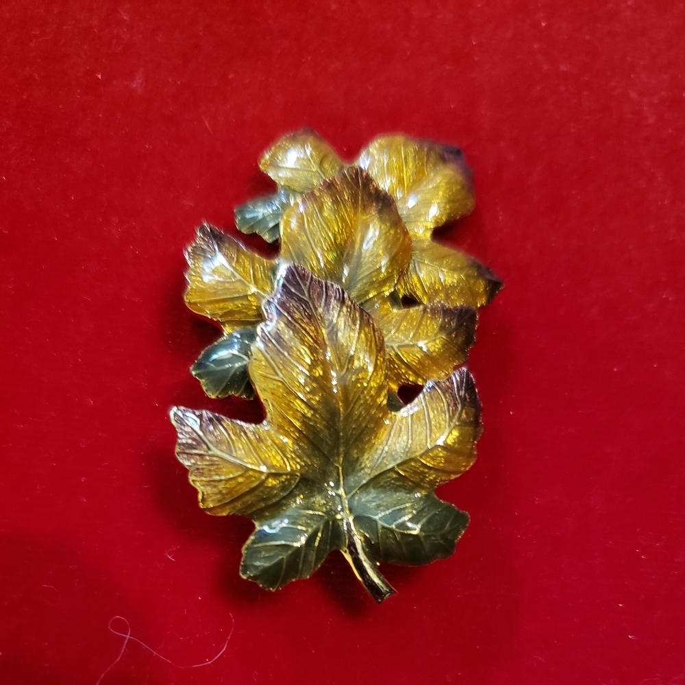 Vintage Gold Tone and Maple Leaf Brooch Pin Golden yellow and Green Enamel